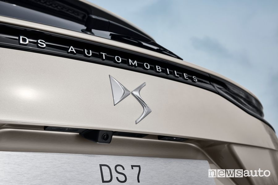 Una somiglianza del logo Polestar c'è anche con il logo DS