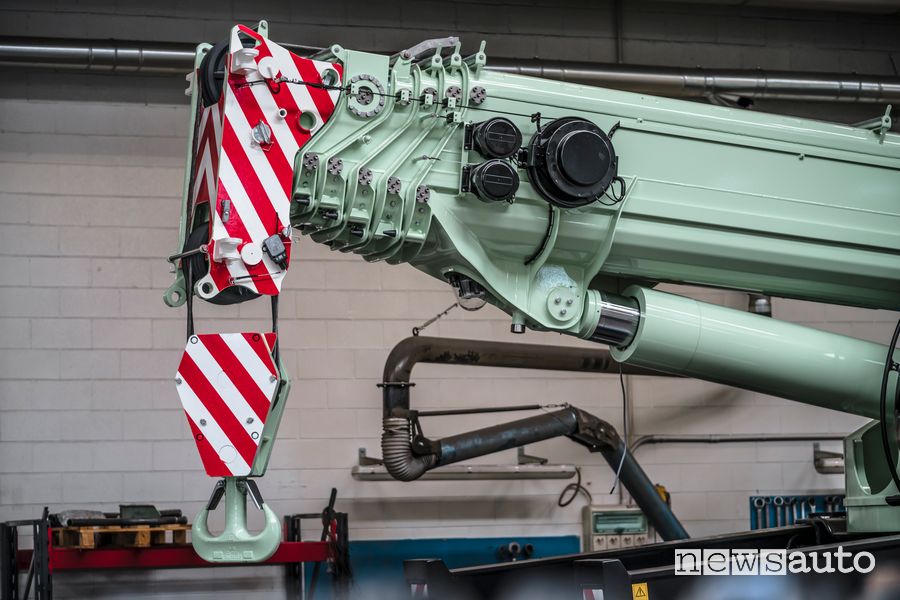 Jib idraulico braccio telescopico autogrù Idrogrù mezzo speciale