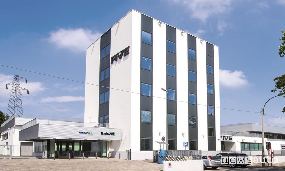 La fabbrica FIVE - Fabbrica Italiana Veicoli Elettrici di Bologna