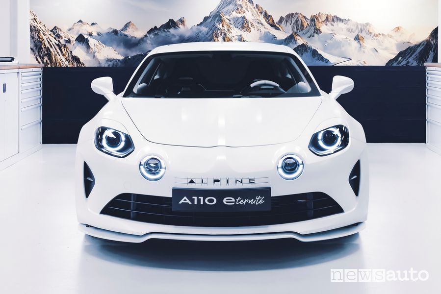 Vista frontale Alpine A110 elettrica E-ternité