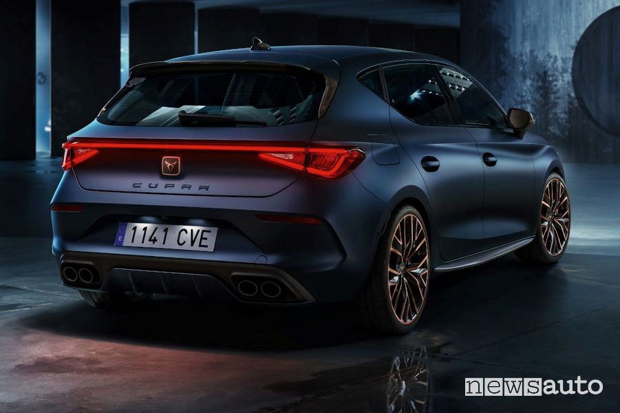 Vista posteriore Cupra Leon VZ Carbon
