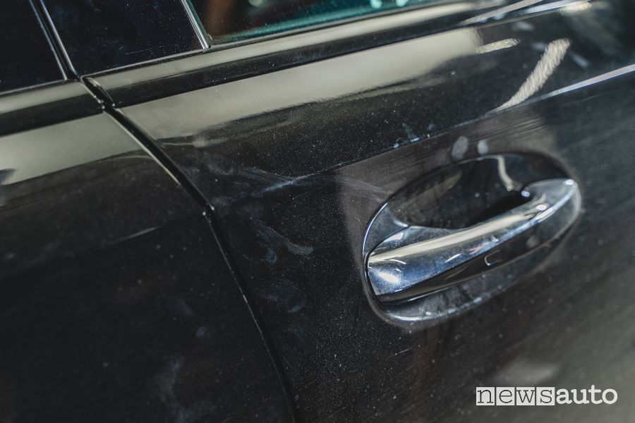 Lavaggio auto a secco senza acqua