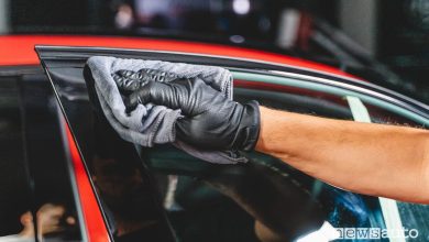 Come pulire i vetri dell'auto, che prodotto usare