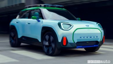 Vista di profilo MINI Concept Aceman su strada