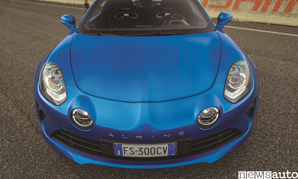 Vista frontale Alpine A110 Premiere Edition