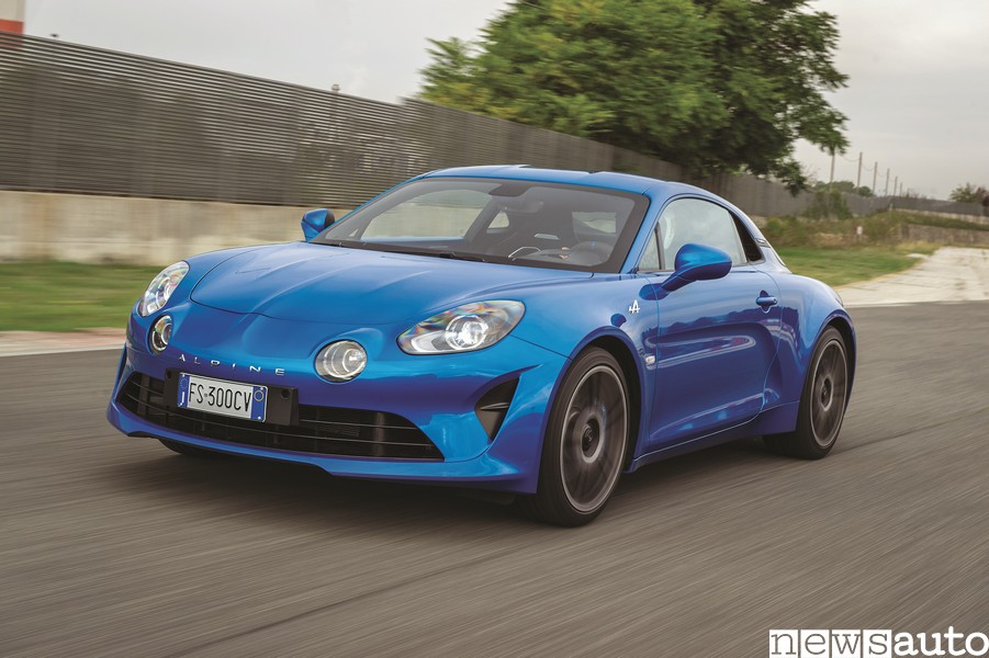 Alpine A110 Premiere Edition in pista
