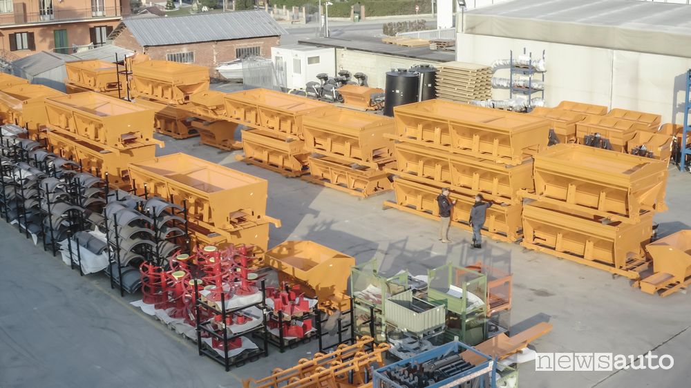 Camion spazzaneve spargisale
