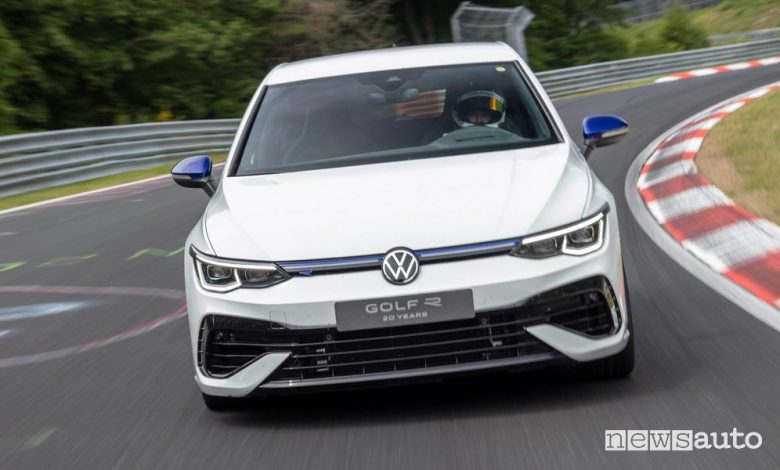 Volkswagen Golf R record al Nurburgring, il video