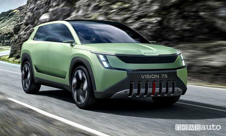 Vista di profilo Škoda Vision 7S su strada