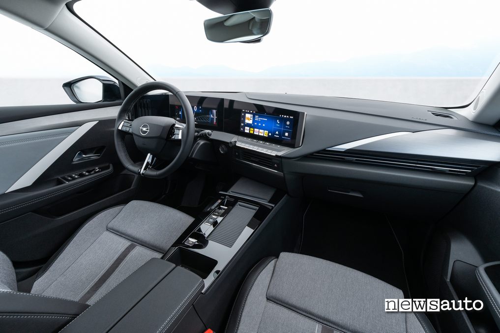 interni Opel Astra Sports Tourer 2022