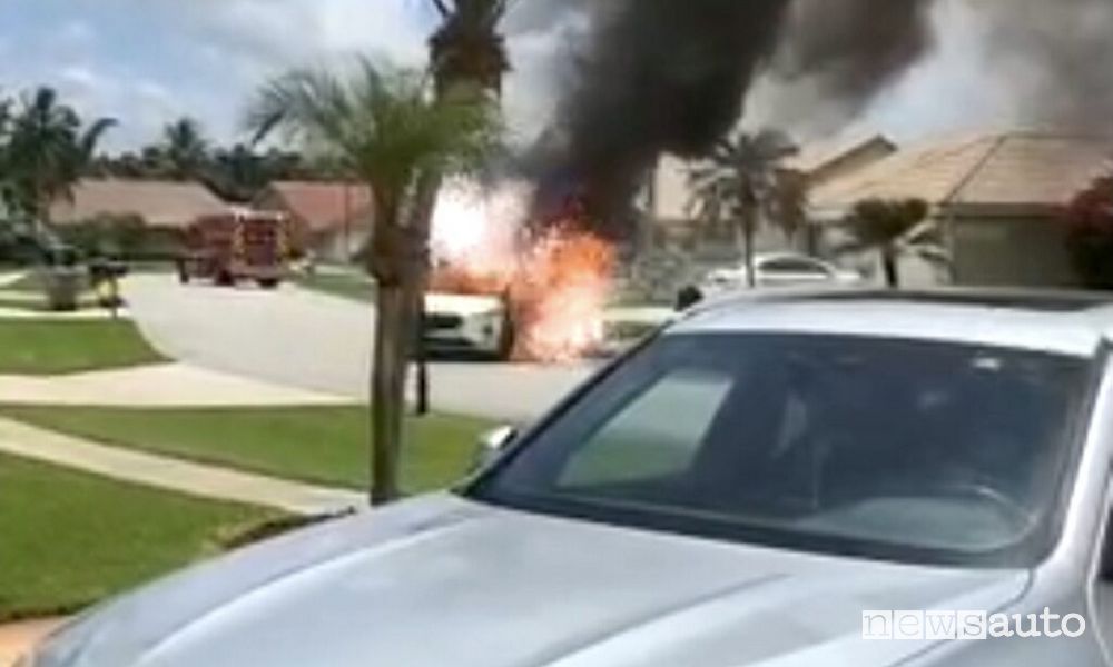 incendio auto alettriche