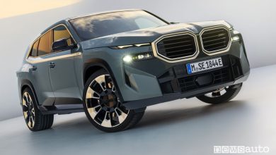 Vista di profilo BMW XM