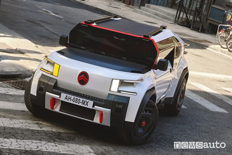 Vista frontale Citroën oli su strada