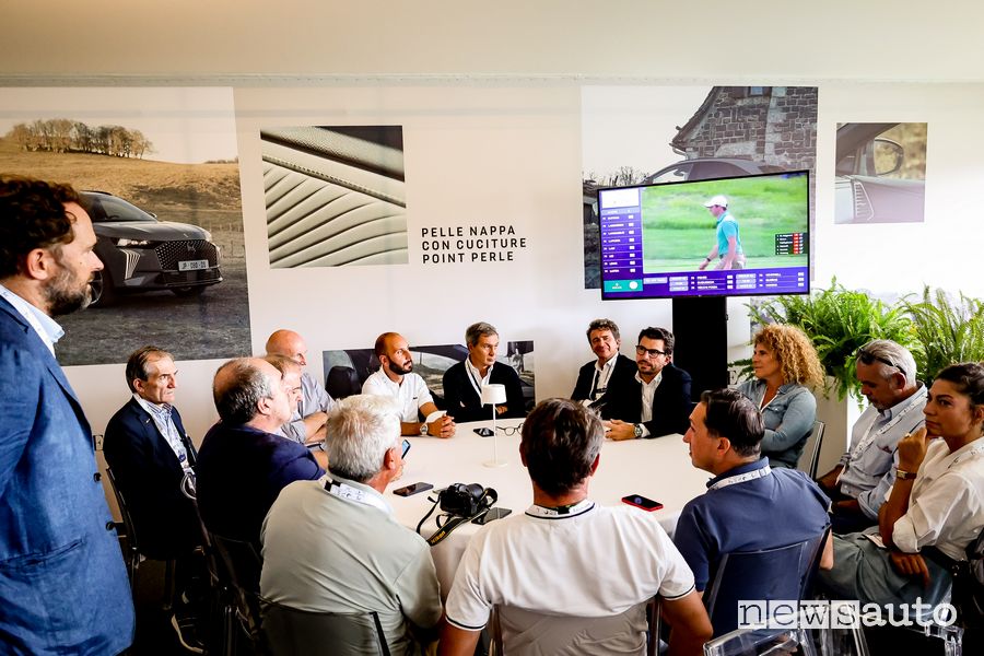 Eugenio Franzetti (Managing Director di DS Automobiles Italia) meeting insieme ai giornalisti