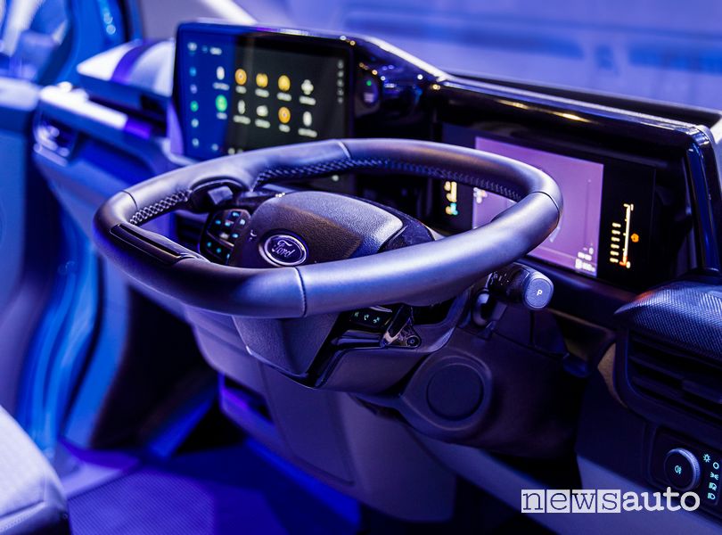 Volante inclinabile abitacolo Ford E-Transit Custom
