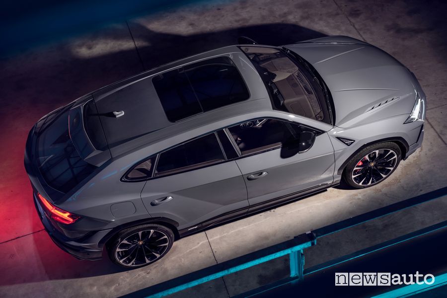 Tetto in carbonio a vista Lamborghini Urus S