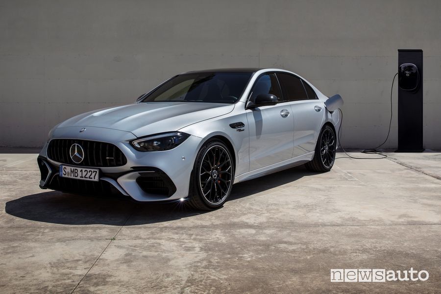 Mercedes-AMG C 63 S E Performance in ricarica