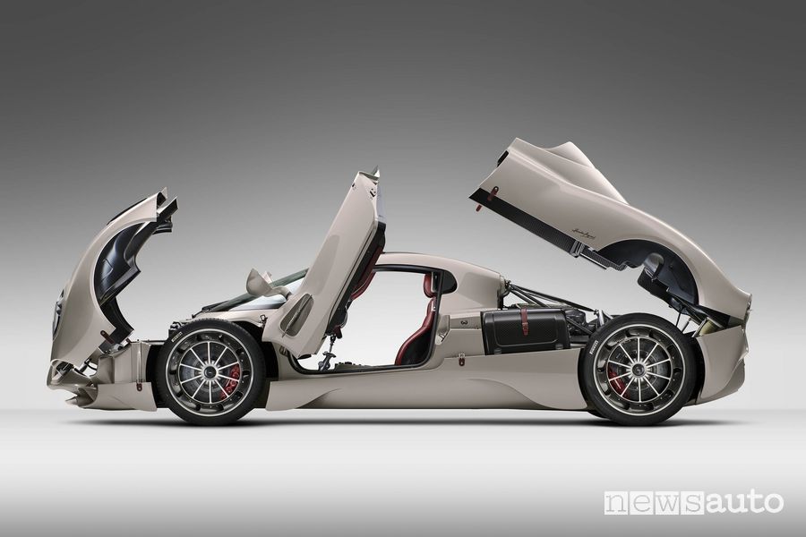 Vista laterale Pagani Utopia
