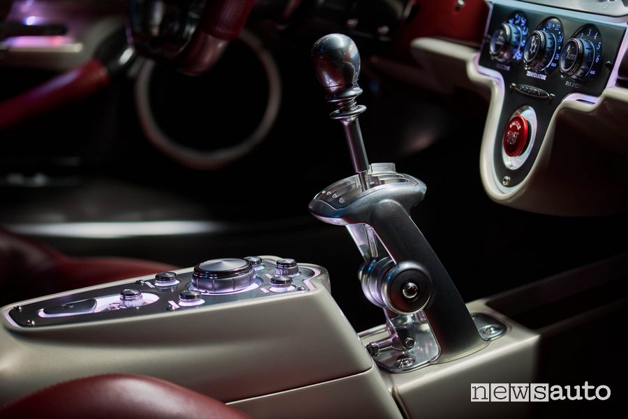 Leva cambio manuale abitacolo Pagani Utopia