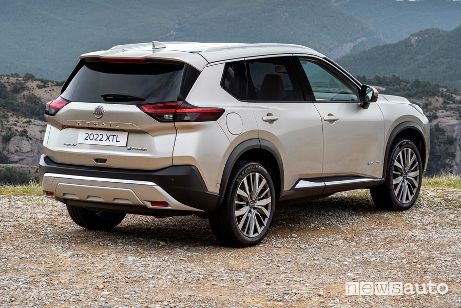 Vista posteriore Nissan X-Trail