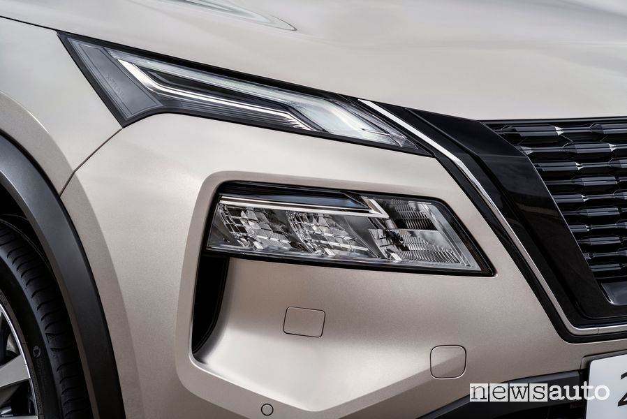 Fari anteriori Nissan X-Trail