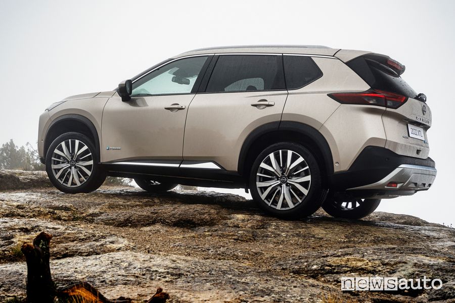 Vista posteriore Nissan X-Trail
