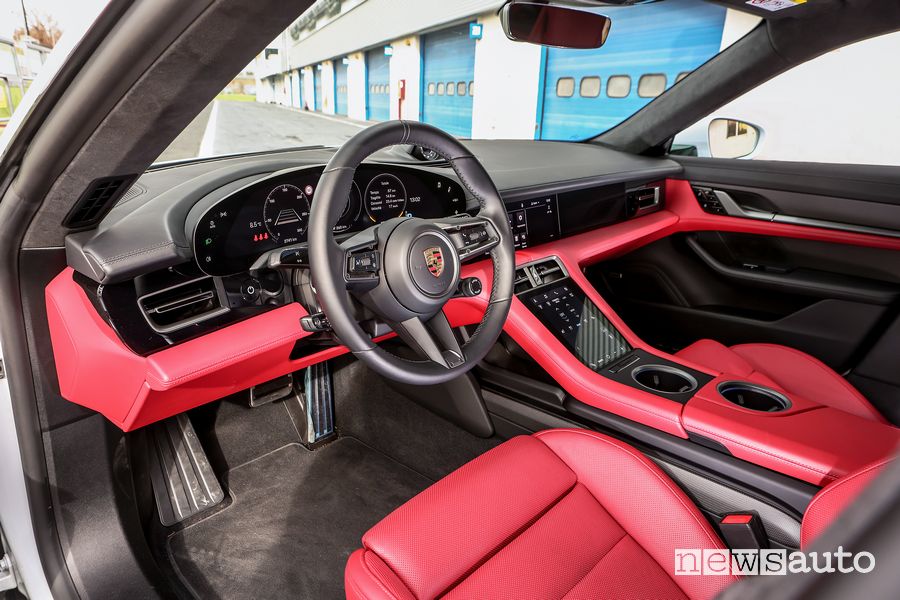 Volante abitacolo Porsche Taycan S Cross Turismo