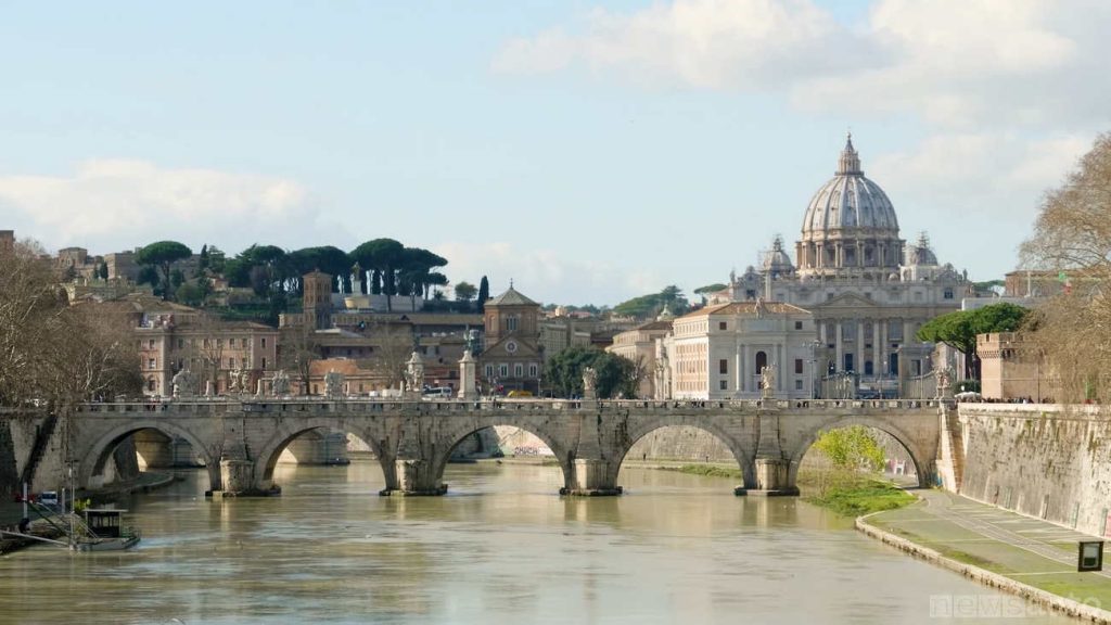 Roma, partenza del test in autostrada per la nuova Mégane E-Tech. Nella foto il fiume Tevere