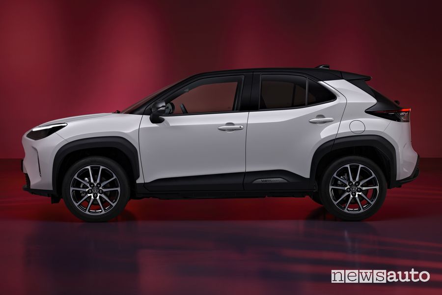 Vista laterale Toyota Yaris Cross GR Sport
