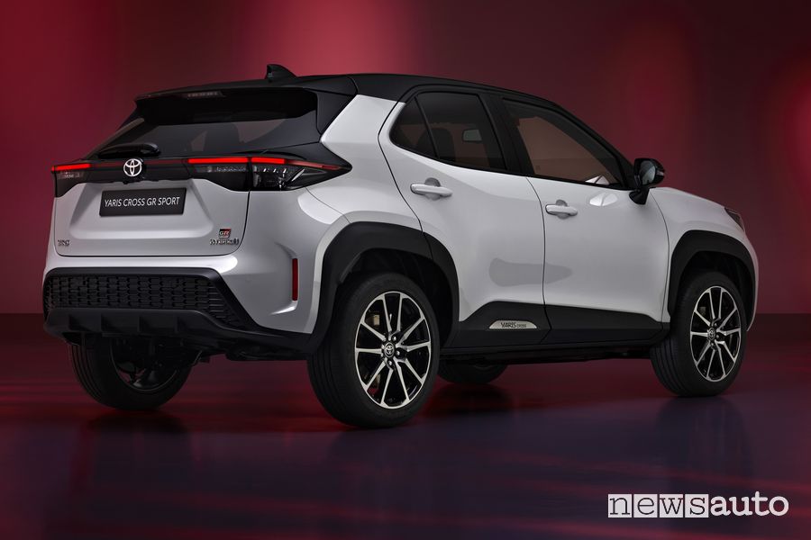 Vista posteriore Toyota Yaris Cross GR Sport
