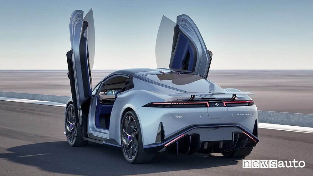 Hypercar elettrica Aion Hyper SSR, portiere aperte verticalmente