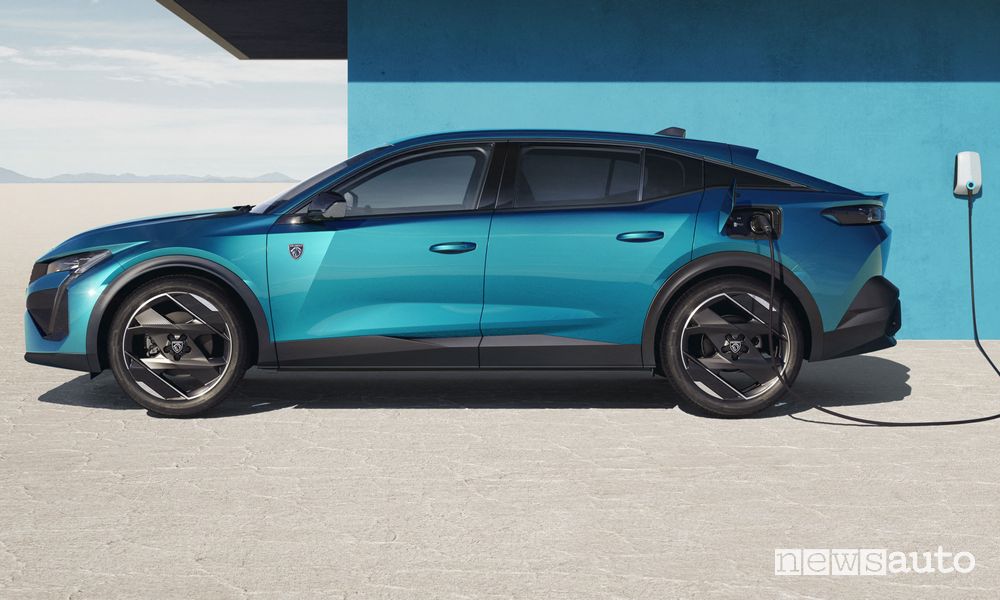 Peugeot 408 First Edition plug-in, caratteristiche e prezzi