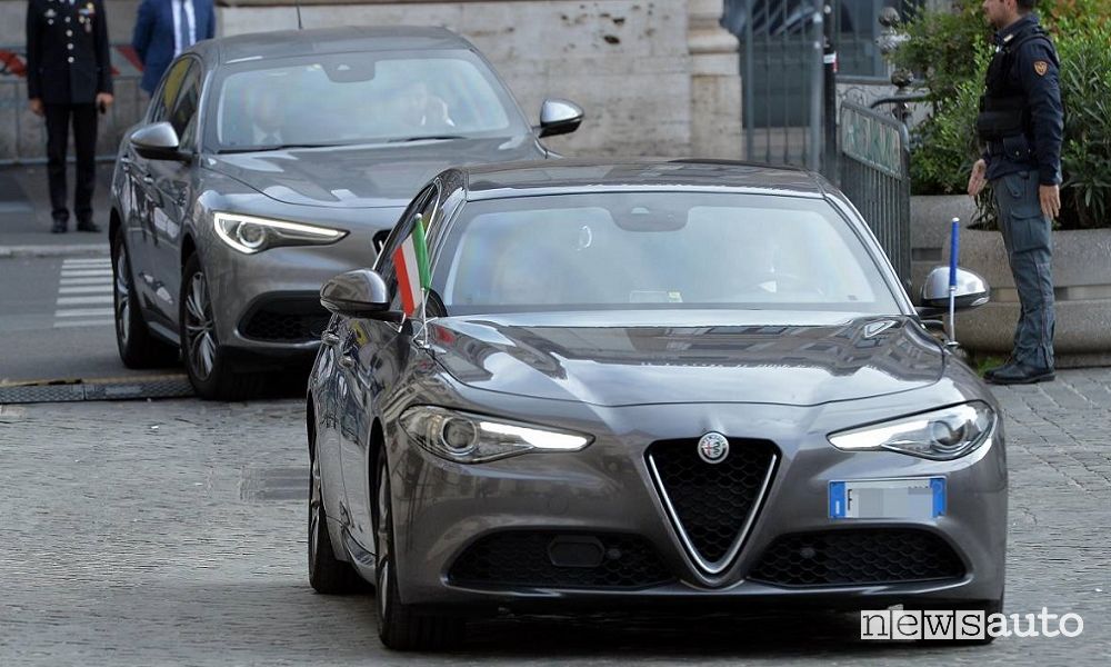 Gorgia Meloni sull'Alfa Romeo Giulia, auto italiana