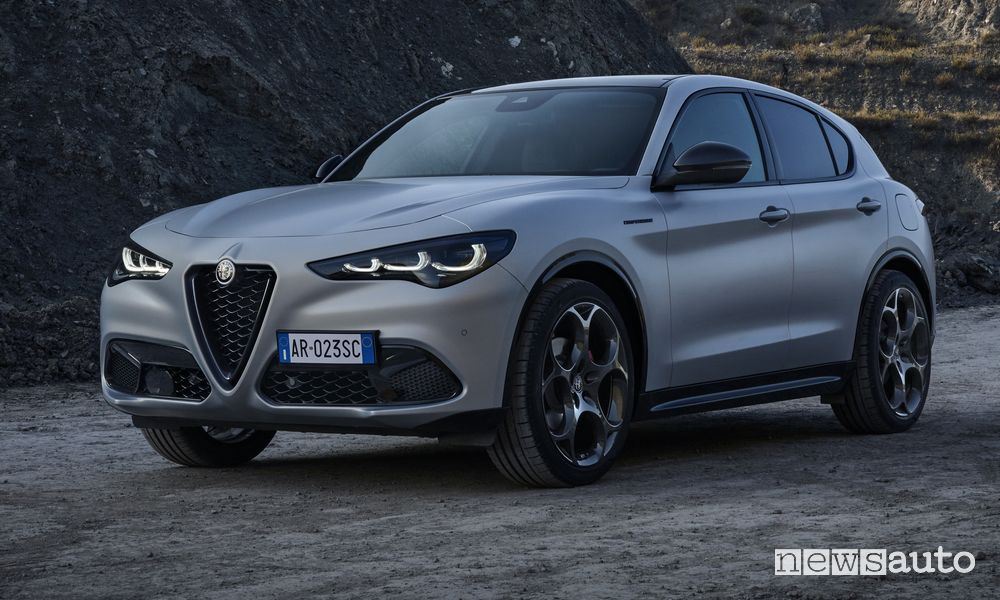 Nuovo Alfa Romeo Stelvio Competizione anteriore 3/4