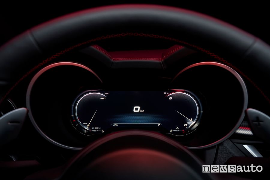 Nuovo Alfa Romeo Stelvio Competizione cruscotto digitale
