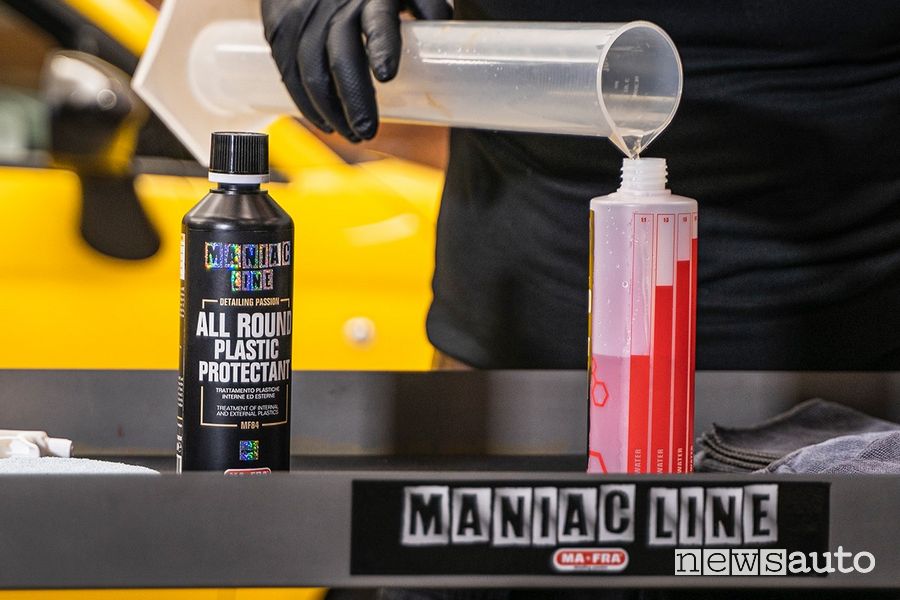 Come pulire le plastiche con All Round Plastic Protectant