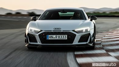 Vista frontale Audi R8 Coupé V10 GT RWD in pista