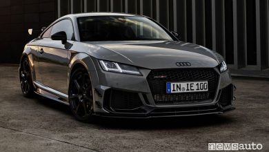 Vista di profilo Audi TT RS Coupé iconic edition