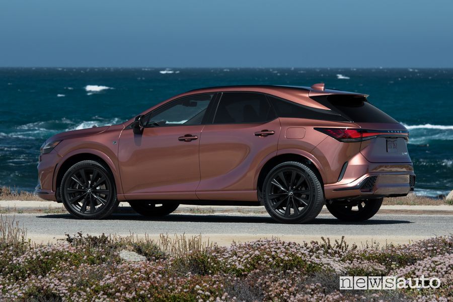 Lexus RX 500h F-Sport Direct4 posteriore 3/4