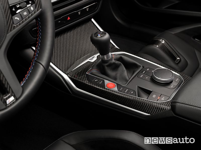 Nuova BMW M2 leva cambio manuale abitacolo