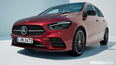 Vista di profilo nuova Mercedes-Benz Classe B 250 e