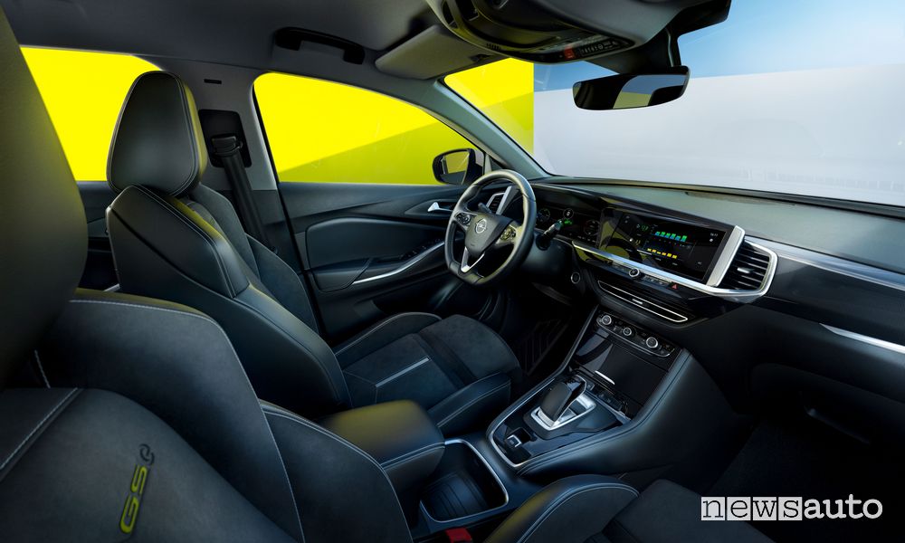 Opel Grandland GSe abitacolo