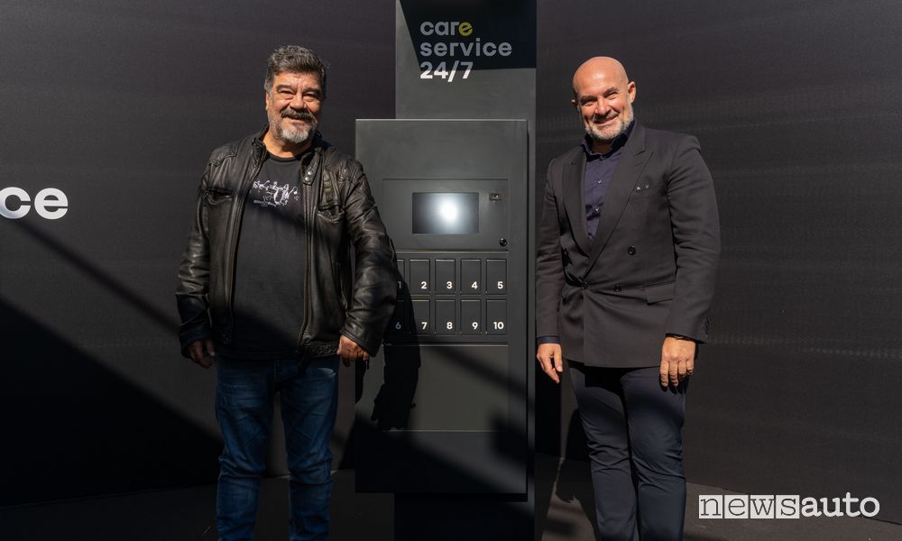Francesco Pannofino insieme a Raffaele Fusilli (AD Renault Italia presentano il servizio Care Service 24/7