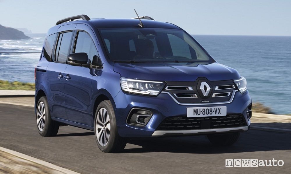 Renault Kangoo E-Tech Electric vista 3/4 su strada