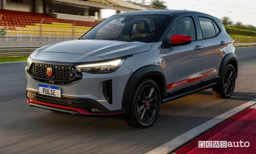 Abarth Pulse SUV anteriore 3/4 in pista