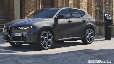 Alfa Romeo Tonale Plug-In Hybrid Q4 Speciale colonnina di ricarica