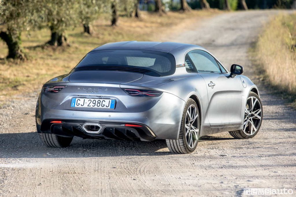 Caratteristica vista posteriore della carrozzeria dell'Alpine A110 GT