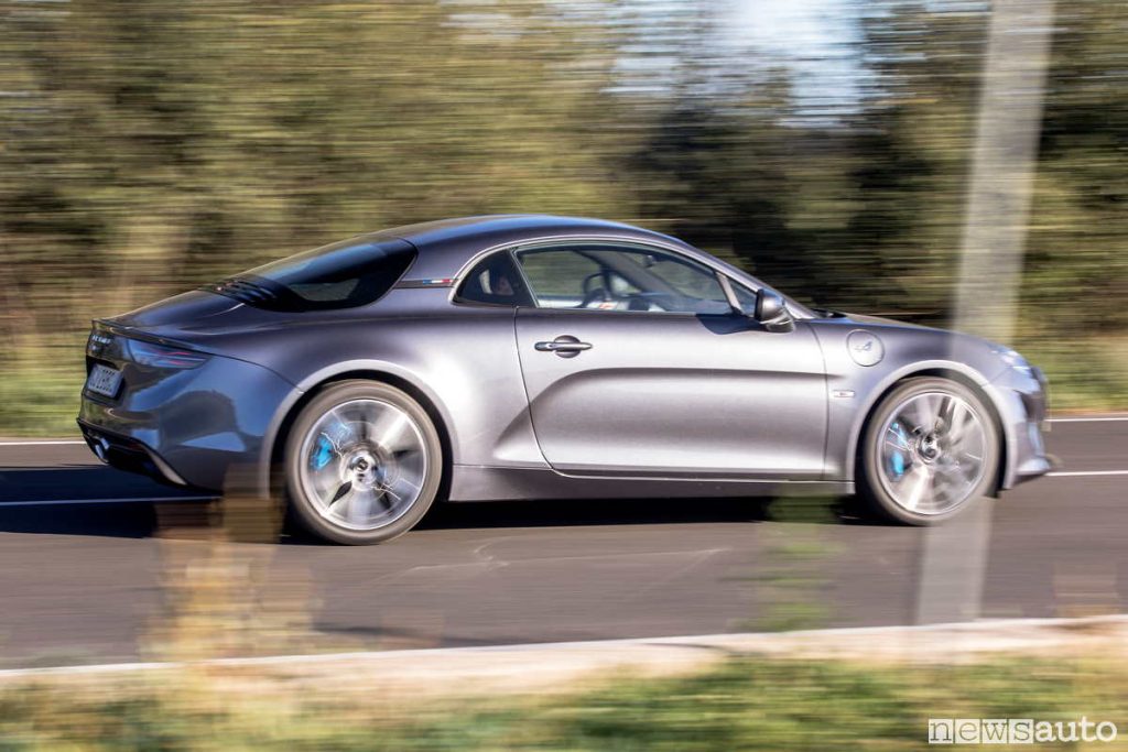 Molto belle la livrea laterale dell'Alpine A110 GT