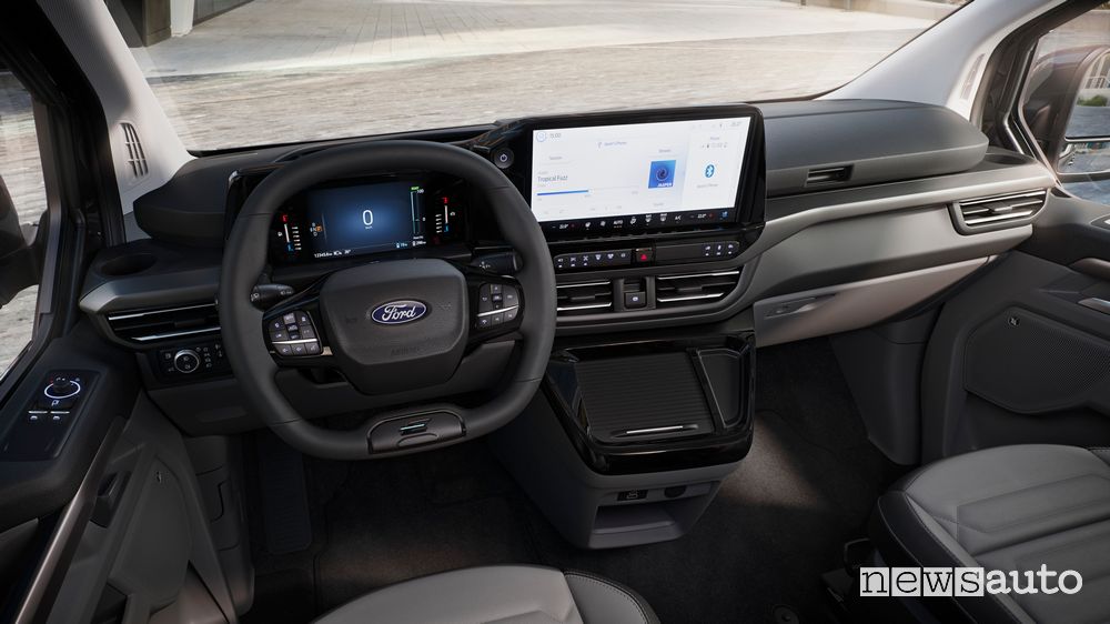 Ford E-Tourneo Custom Titanium volante abitacolo