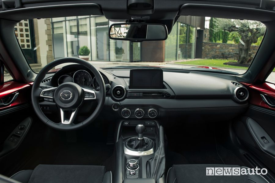 Mazda MX-5 RF plancia abitacolo